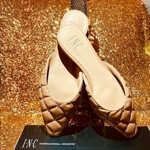 1/3 " heel pointed toe slip-on flats.